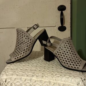 🔥SALE🔥 VGUC Easy Street Peep-Toe Caged Strappy Sandals Shoes Sexy Comfortable